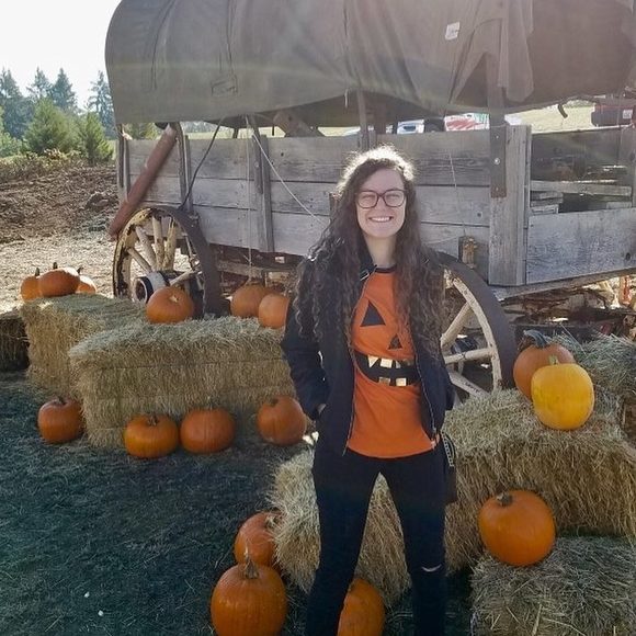 Meet your Posher, Ash - Picture 4 of 4